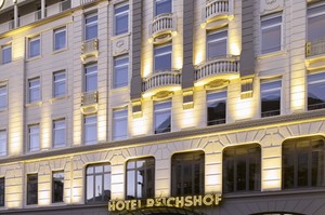 Fassade bei Nacht Fassade bei Nacht