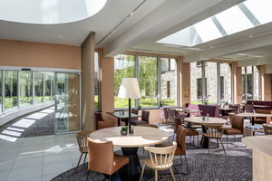 Lobby + Frühstücksbereich