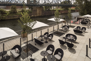 Außenbereich: Terrasse am Kanal - perfekt für BBQ´s in der Hafencity