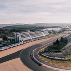 Hotelansicht mit Blick auf die Rennstrecke