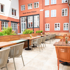 Die Terrasse im Innehof ist der perfekte Ort für entspannung und milde Sommerabende.