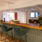 Die Business-Lounge ist der ideale Ort für Entspannung oder produktives Arbeiten.