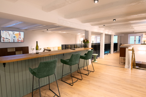 Die Business-Lounge ist der ideale Ort für Entspannung oder produktives Arbeiten.