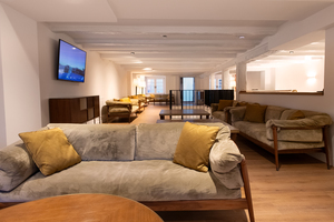 Die Business-Lounge ist der ideale Ort für Entspannung oder produktives Arbeiten.