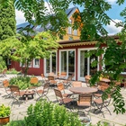 SEINZ_Außenbereich_Terrasse_Restaurant_Tische