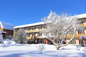 SEINZ_Sonstiges_Winter_Hoteleingang_Haupteingang_Schnee