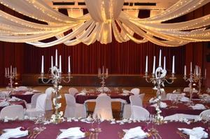 Holsteinsaal / Hochzeitsbestuhlung mit Baldachin