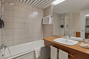 Badezimmer mit Badewanne