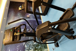 Fitness-Bereich, Cross-Trainer und Laufband