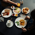 Frühstücksbuffet mit Eierspeise (Omelett)