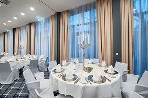 Tagunsgraum Cuvee 3 - festlich dekoriert