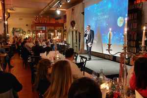 Bibliothek: Firmen-Weihnachtsfeier 200 Mitarbeiter