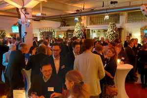 Bibliothek: Firmen Stehempfang