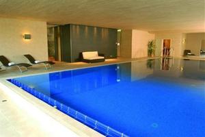 Der moderne und großzügige Wellnessbereich verfügt neben einem  5 x 12 m Schwimmbad auch über eine Infrarot-Kabine, eine Sauna und einem Fitnessraum.
Dieser steht unseren Tagungsgästen natürlich kostenfrei zur Verfügung!