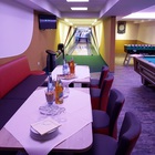Bowlingbahn mit Loungebereich