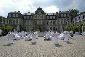 Büsing Palais Empfang im Hof