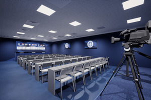 Sprachrohr: Der PK-Raum - Kapazität: 40 Personen - Größe: 87 qm - Ideal für: Pressekonferenzen, Videobeiträge, Streaming-Veranstaltungen