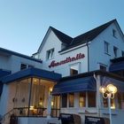 Hotel Strandhalle - Außenansicht vom Wasser